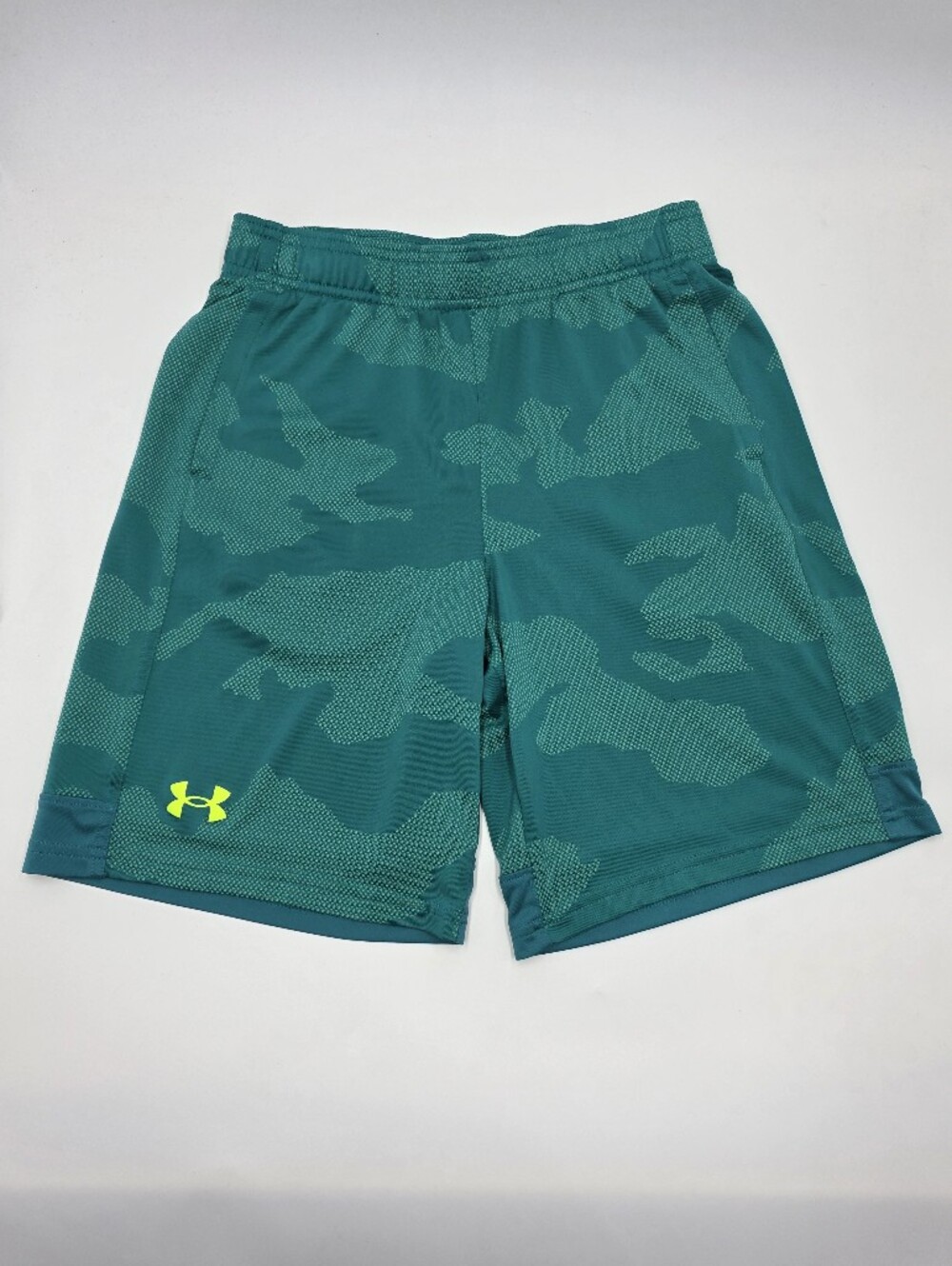 Under Armour boys' teal camo tech shorts size XL